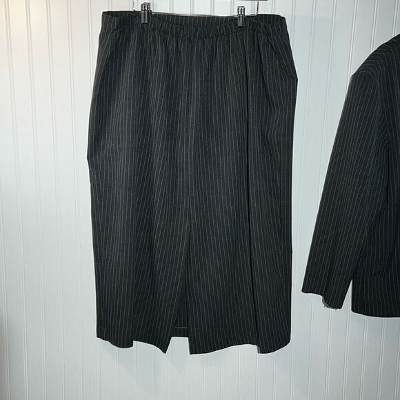 Pride & Joy Button Front Suit Jacket & Skirt Womens Gray Pinstriped Pleated Neck - Picture 8 of 8